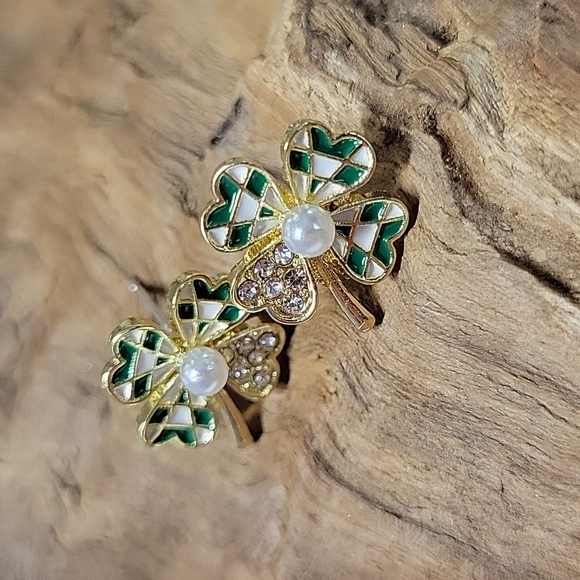 Irish Shimmer Shamrock Stud Earrings, S925 - Picture 5 of 5